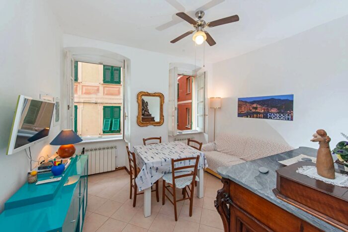 Appartamento con 5 locali in affitto in Via Piero Schiaffino, Camogli