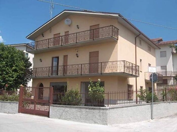 Appartamento con 5 locali in affitto in Via Pizzoli, Collebrincioni Assergi, LAquila