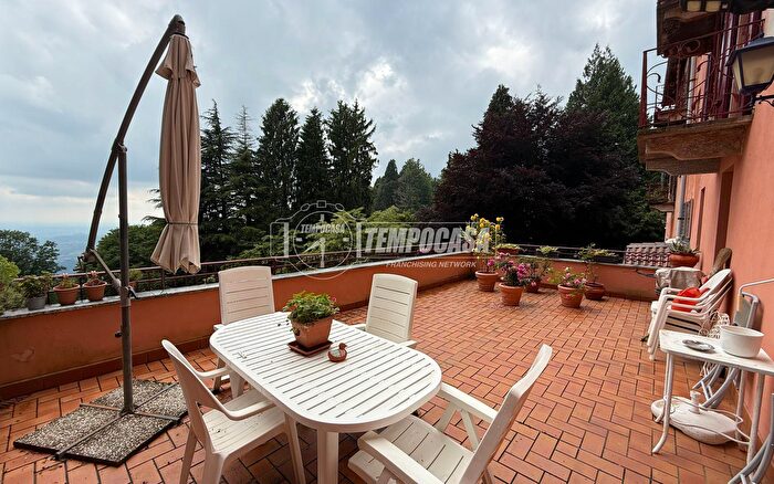 Appartamento trilocale in vendita in Via alle Colme, Brunate