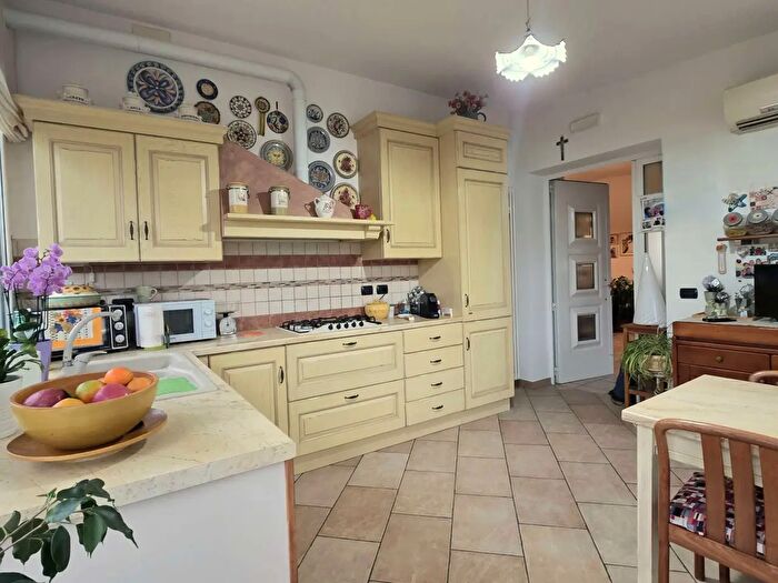 Casa con 6 locali in vendita in Rimini