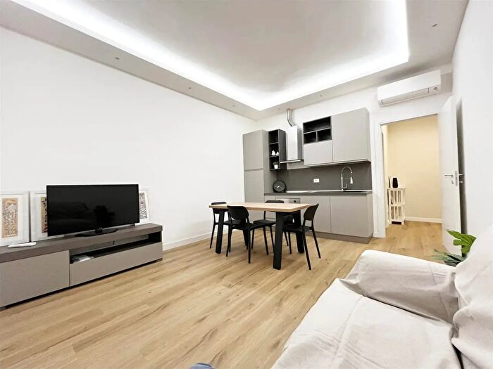 Appartamento con 5 locali in affitto in Firenze