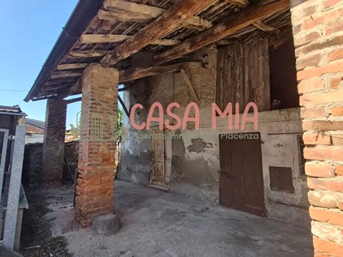 Casa quadrilocale in vendita in Via Castello, Rottofreno