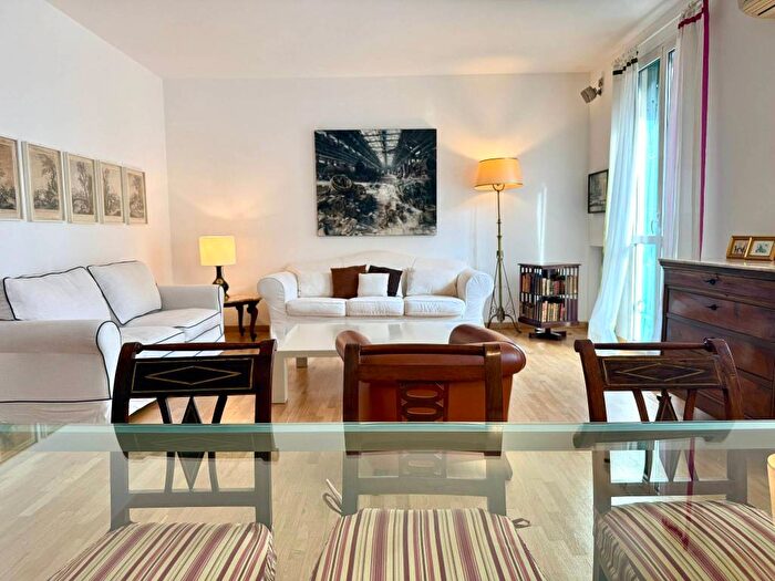 Appartamento con 6 locali in affitto in Via Carlo Poma, Indipendenza, Milano