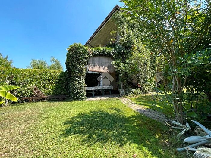 Casa quadrilocale in vendita in Via degli Olivi, Pozzolengo