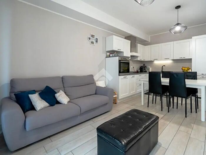 Appartamento trilocale in vendita in Via Fornace, Treviglio