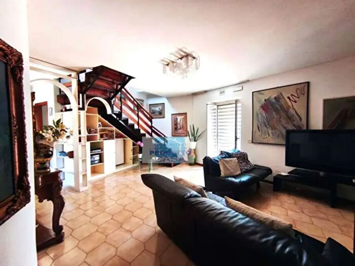 Appartamento con 6 locali in vendita in Via Piazza Vittorio Emanuele III, Somma Vesuviana