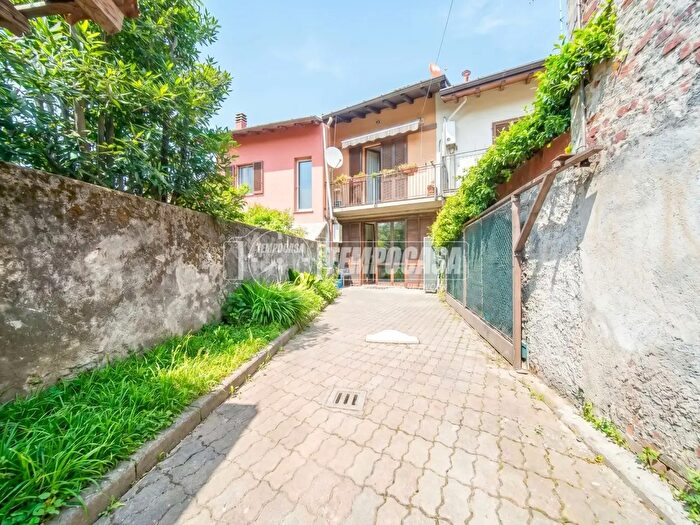 Appartamento trilocale in vendita in Via Gallidabino Cesare, Somma Lombardo