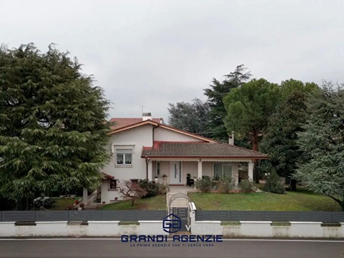 Casa con 5 locali in vendita in Via Cavour, Monticello Conte Otto