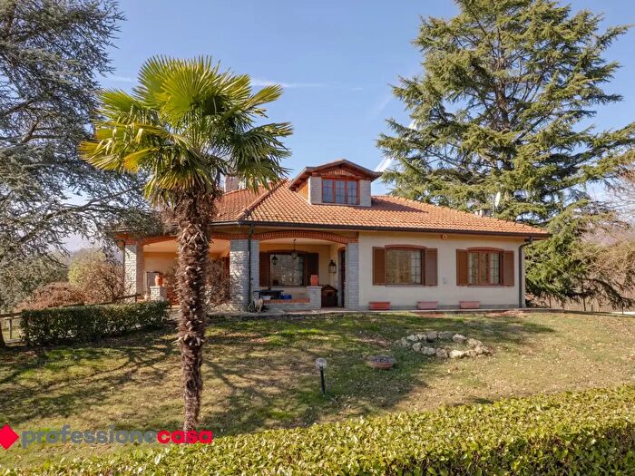 Casa con 15 locali in vendita in Regione Maritani, Piossasco