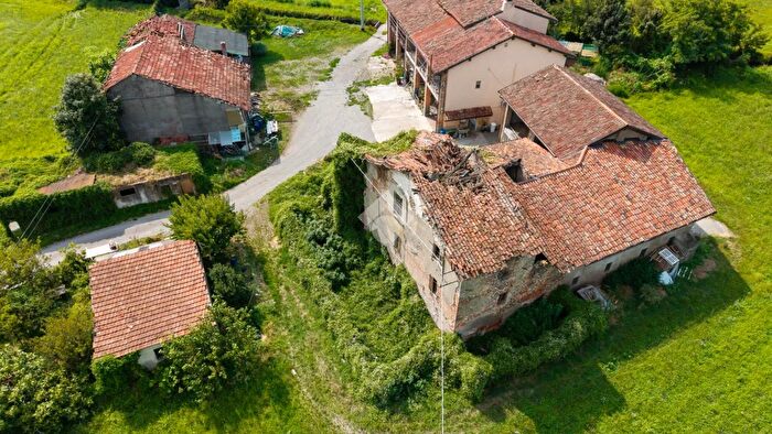 Casa quadrilocale in vendita in Via Fara, Treviglio