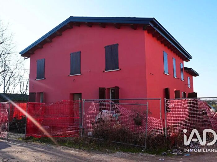 Casa con 8 locali in vendita in Via Borgoferro, Novi Di Modena