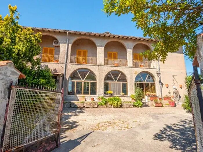 Appartamento con 6 locali in vendita in Strada Provinciale Claudia Braccianese, Bracciano