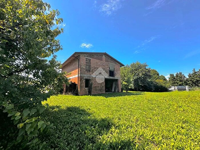 Casa con 8 locali in vendita in Via Adige, Piombino Dese