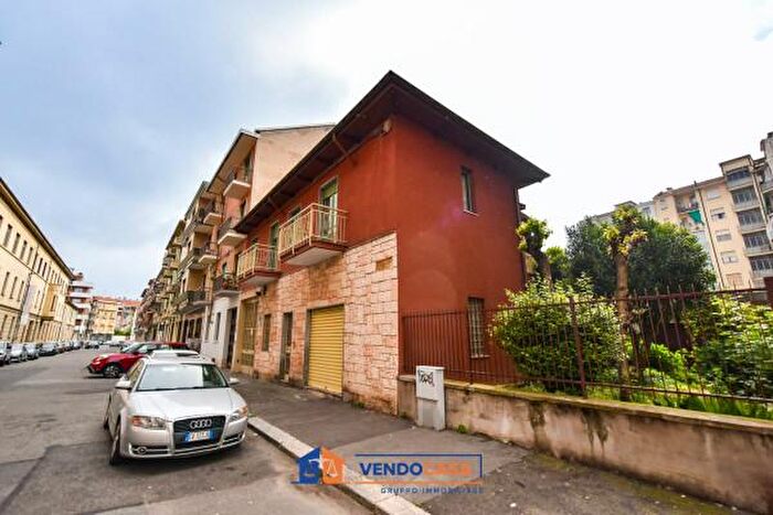 Casa quadrilocale in vendita in Via Crescentino, Torino