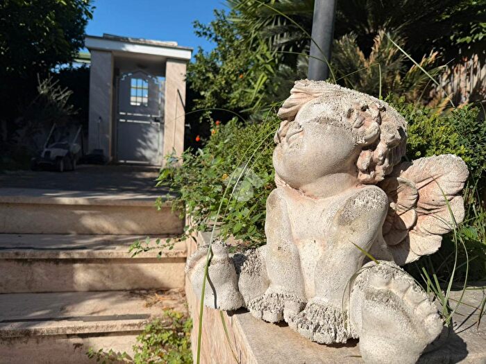 Casa con 5 locali in vendita in Via Cairate, Roma