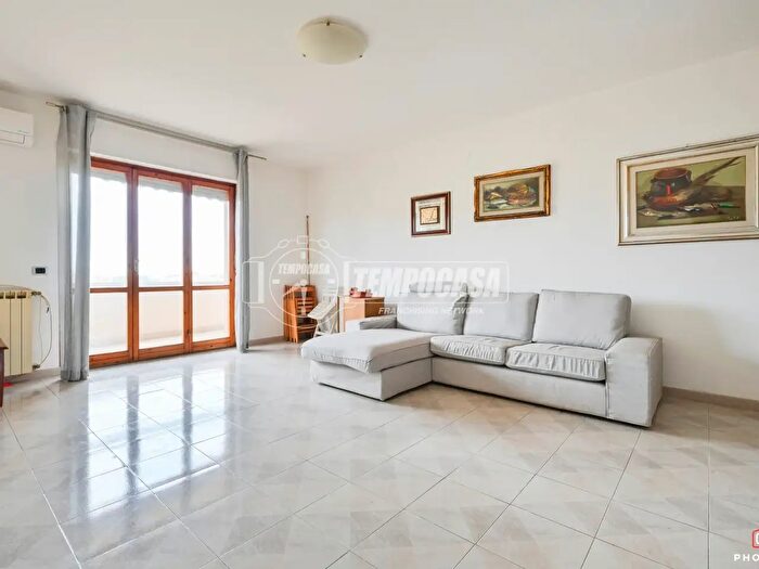 Appartamento quadrilocale in vendita in Via Benvenuto Cellini, Livorno