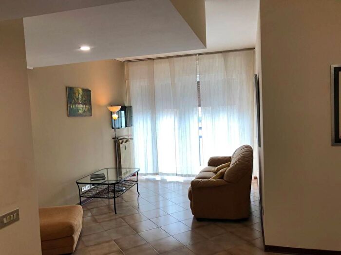 Appartamento con 5 locali in affitto in Piazza Imperatore Tito, Martini Insubria, Milano
