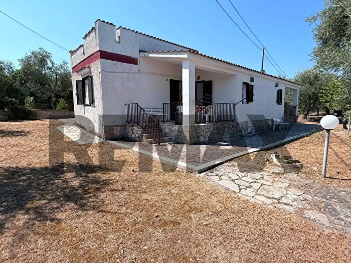 Casa con 8 locali in vendita in Località Montincello Snc, Vieste