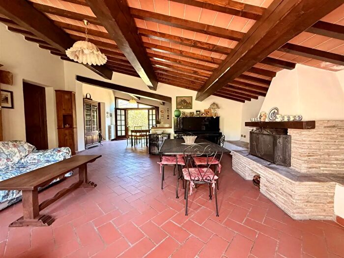 Appartamento trilocale in vendita in Via Pisacane, Firenze