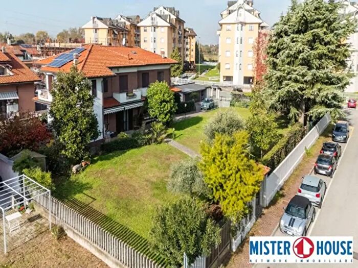 Casa con 6 locali in vendita in Via Pietro Mascagni, Muggiò