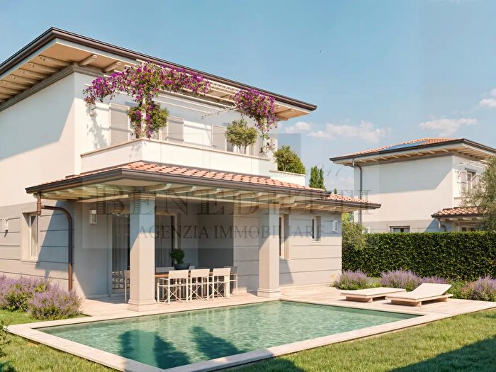 Casa con 6 locali in vendita in Via Montanara, Pietrasanta