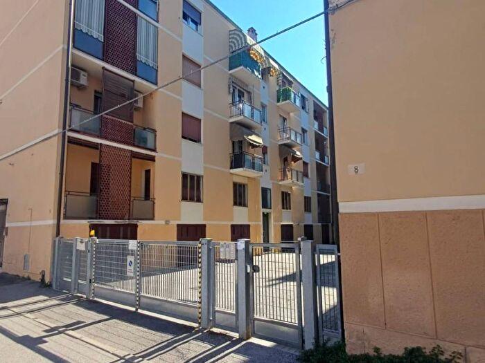 Appartamento quadrilocale in affitto in Via Giacomo Sani, Foro Boario, Ferrara