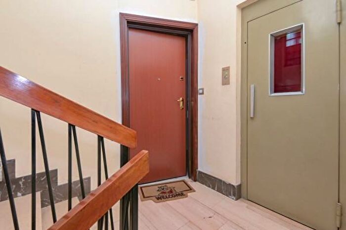 Appartamento trilocale in vendita in Via Matera, Torino