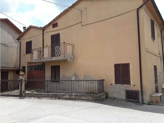 Casa con 6 locali in vendita in Via Castiglionese, Panicale