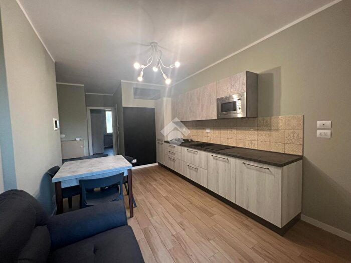 Appartamento trilocale in affitto in Via Venasca, Torino