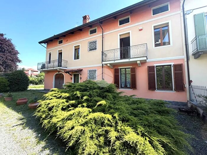 Casa con 10 locali in vendita in Str del Masarone, Biella