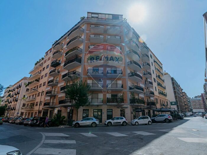 Appartamento con 6 locali in vendita in Piazza Giovanni Boccaccio, Palermo