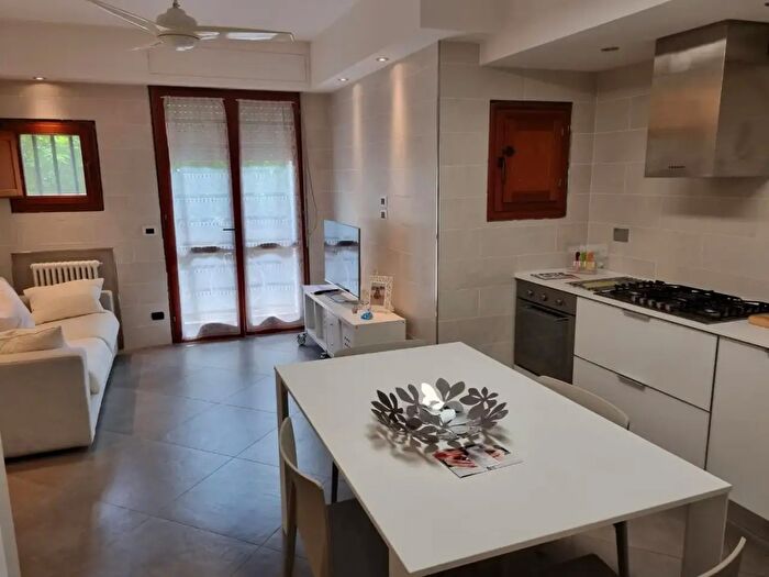 Casa con 5 locali in vendita in Massa