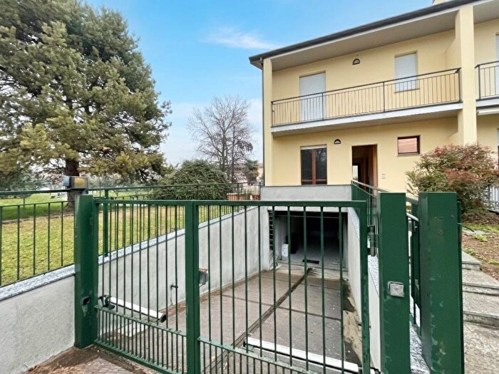 Casa quadrilocale in affitto in Via Sandro Pertini, Alzate Brianza