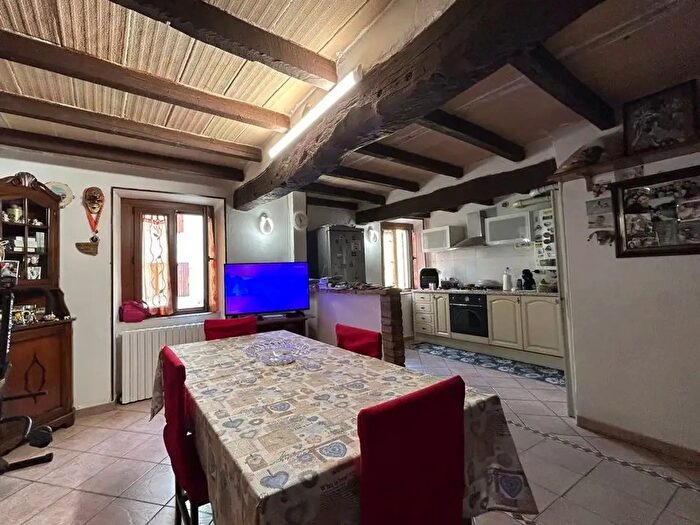 Appartamento trilocale in vendita in Via Radici in Monte Roteglia, Castellarano