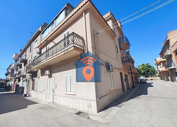 Appartamento trilocale in vendita in Via Vittorio Emanuele Orlando Castelvetrano, Castelvetrano