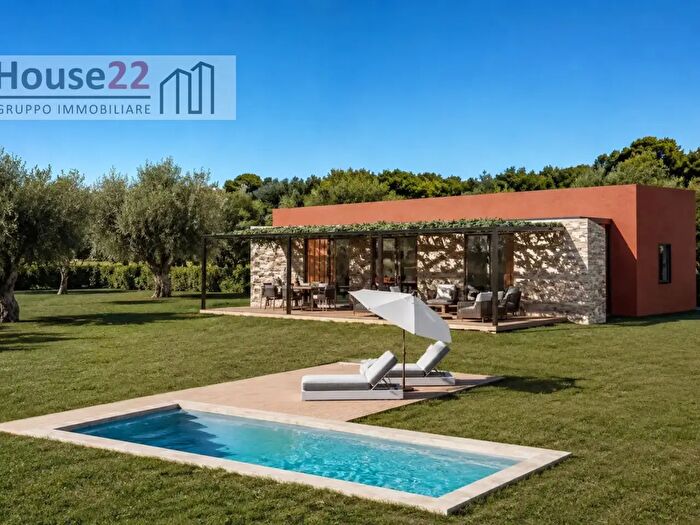 Casa trilocale in vendita in Strada Vicinale Foresta, Cutrofiano