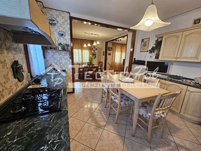 Casa quadrilocale in vendita in Via Olmo, Campodarsego