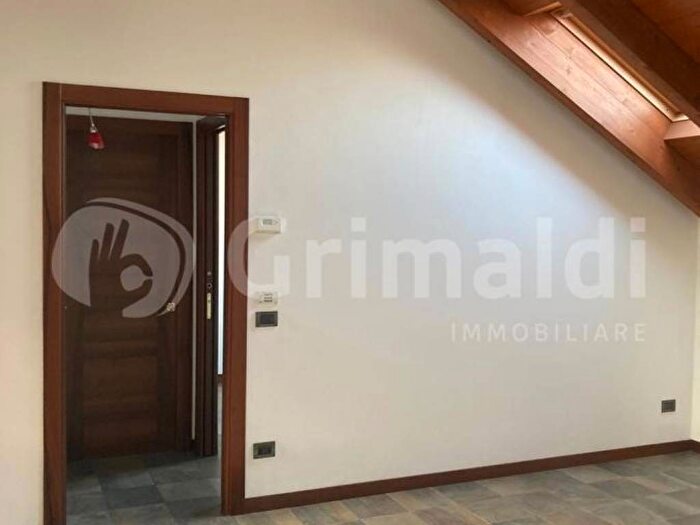 Appartamento trilocale in affitto in via Mentana, Regina Pacis Borsa, Monza