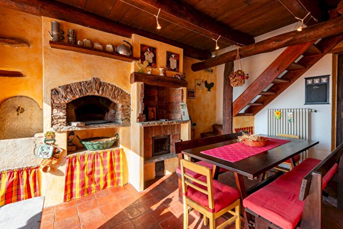 Casa con 8 locali in vendita in Bagnolo Piemonte