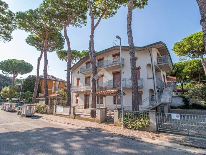 Appartamento trilocale in affitto in Via Valsassina, Pinarella, Cervia