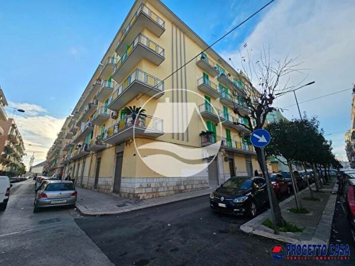 Appartamento trilocale in vendita in Via Capitano Tommaso De Candia, Molfetta