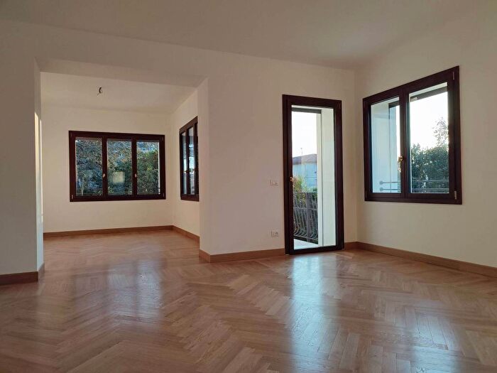 Appartamento con 5 locali in affitto in Centro, Bassano del Grappa