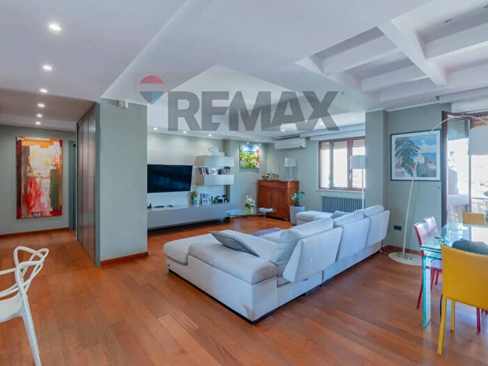 Appartamento con 5 locali in vendita in Viale Strasburgo, Palermo