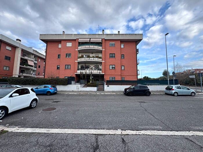 Appartamento trilocale in affitto in Viale Attilio Bertolucci, Settecamini, Roma