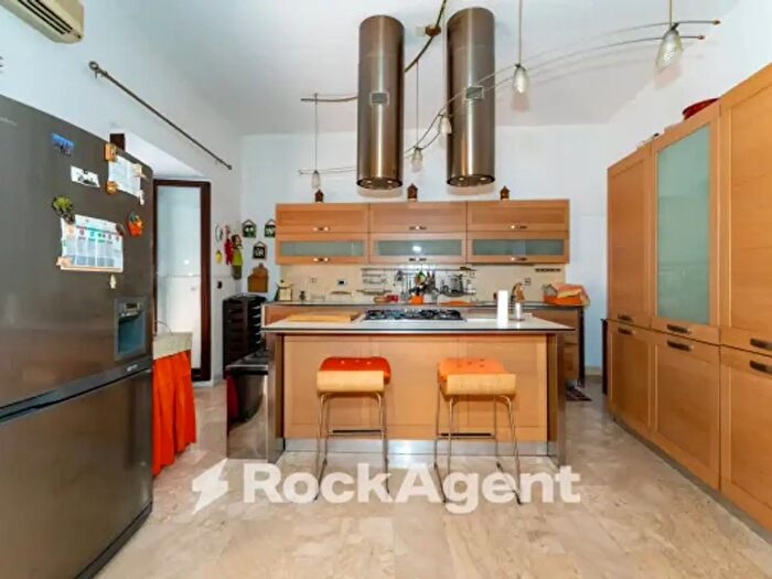 Casa con 5 locali in vendita in Via Santa Barbara, Catania