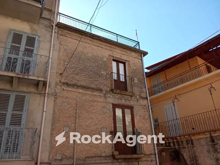 Casa bilocale in vendita in Vico Giuseppe Giusti, Gioiosa Ionica