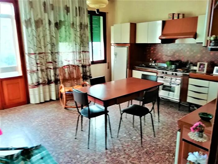 Appartamento con 6 locali in vendita in Cavarzere Via Piave, Cavarzere