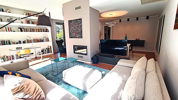 Appartamento con 5 locali in vendita in Via Silvio Pellico, Lesmo