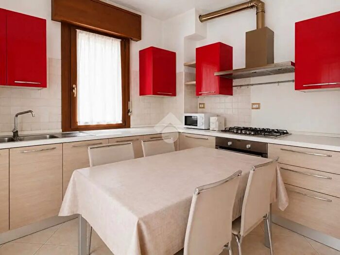 Appartamento trilocale in vendita in Via a da Pordenone, Venezia