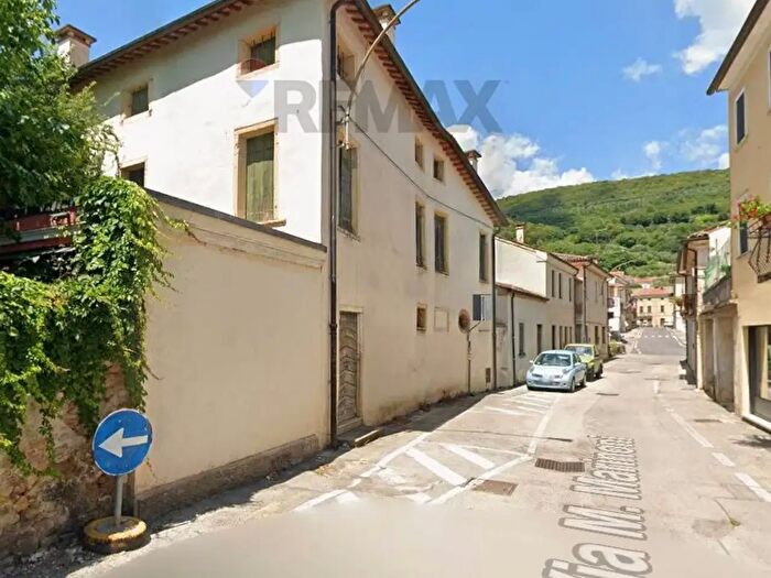 Casa con 10 locali in vendita in Barbarano Mossano